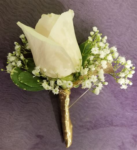 boutonniere rose gold